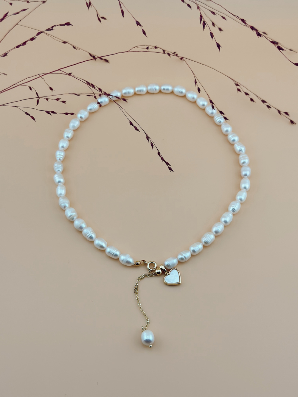 Колье с перламутровой подвеской в виде сердца