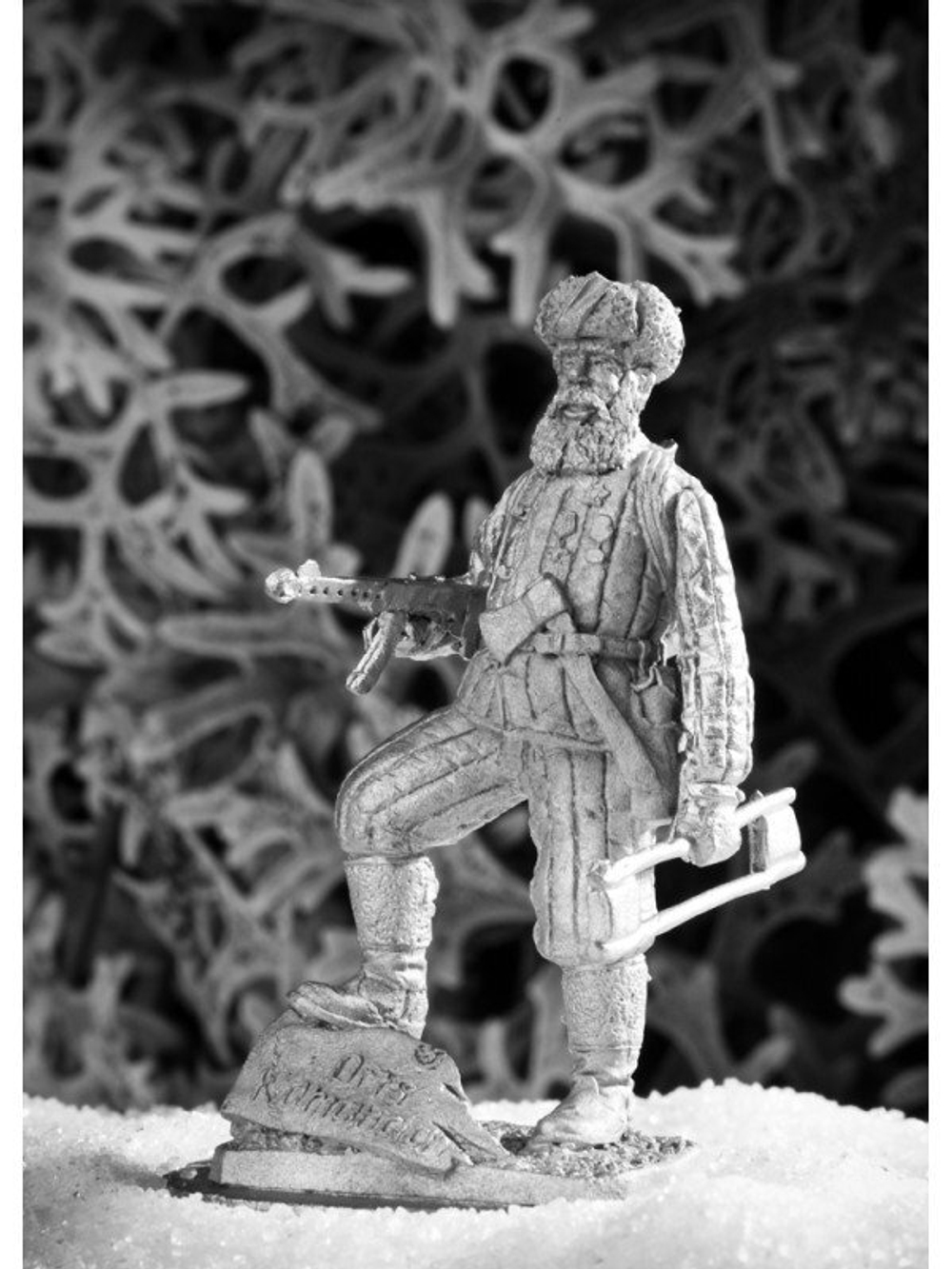 Оловянный солдатик Партизан с миной 1943 г.