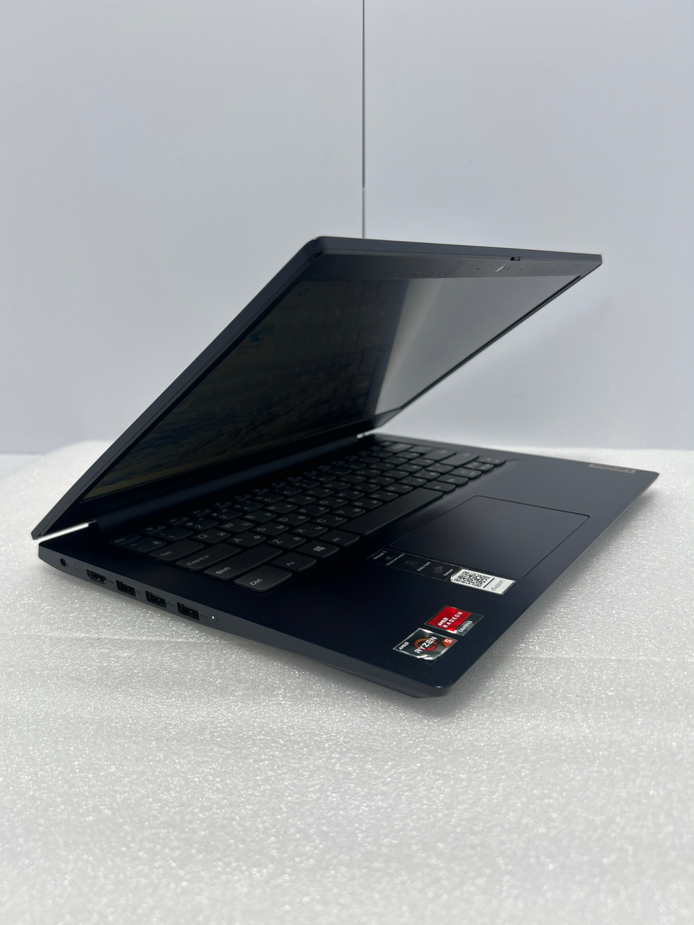 Ноутбук Lenovo IdeaPad 3 14ADA05 (81W000KNRU) 14"/AMD Ryzen 5 3500U/RAM 8GB/SSD 512GB/AMD Radeon Vega 8/1920*1080/TN/Windows 11/Подсветка кл-ры: нет/синий. Состояние: C1