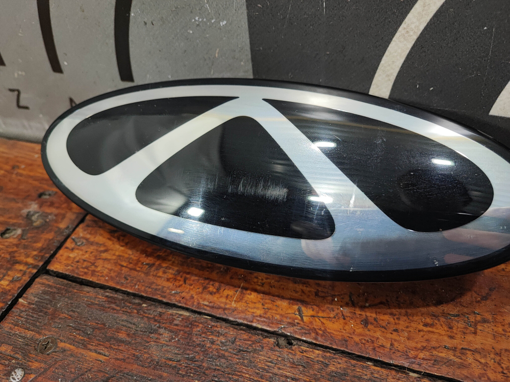 Эмблема решетки радиатора Chery Tiggo 8 Pro Max 22-нв Б/У Оригинал 605000978AA