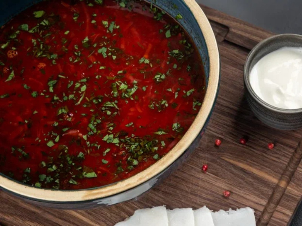 Борщ на мраморной говядине с салом