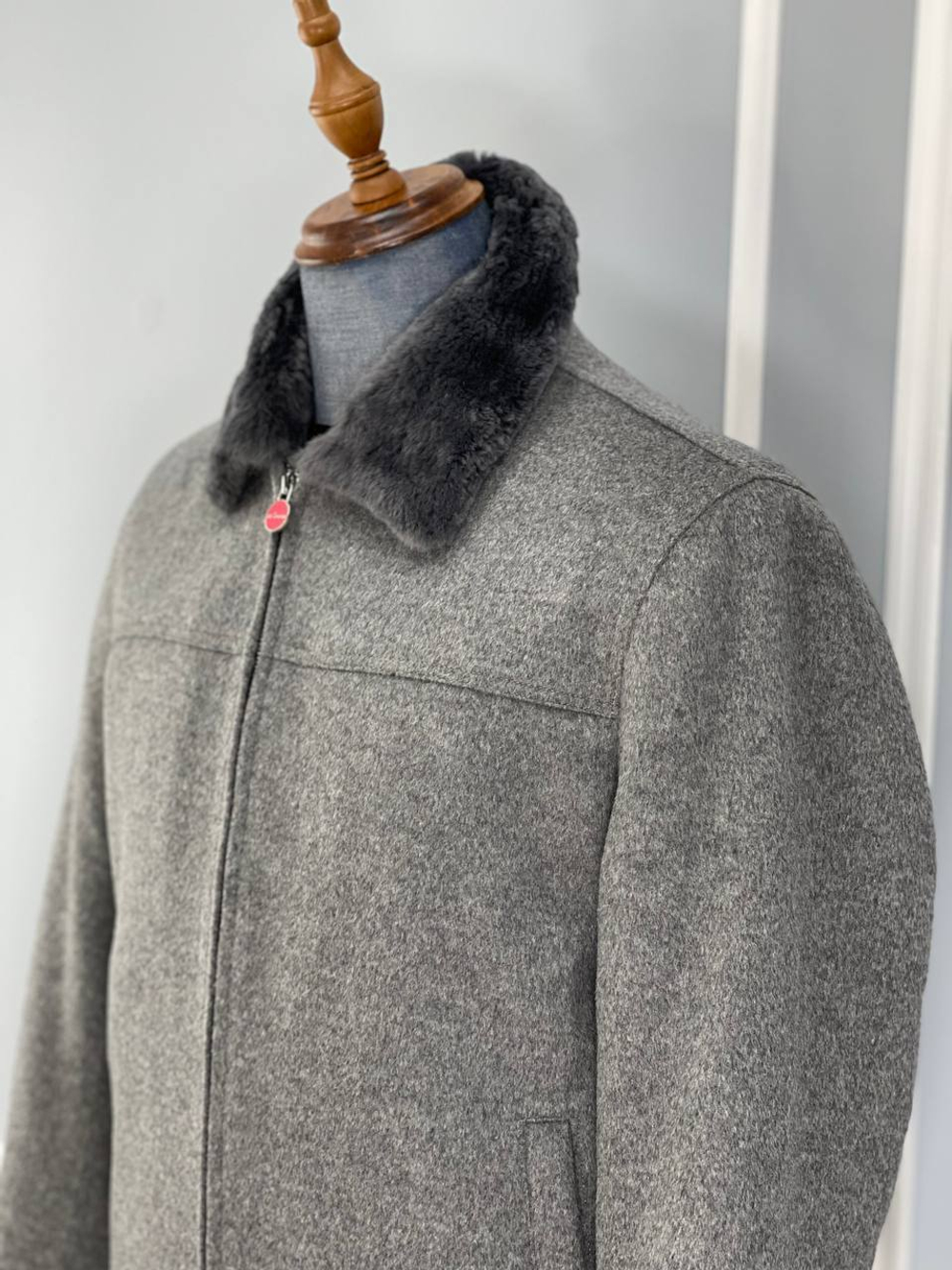 Кашемировая куртка Kiton внутри с мехом