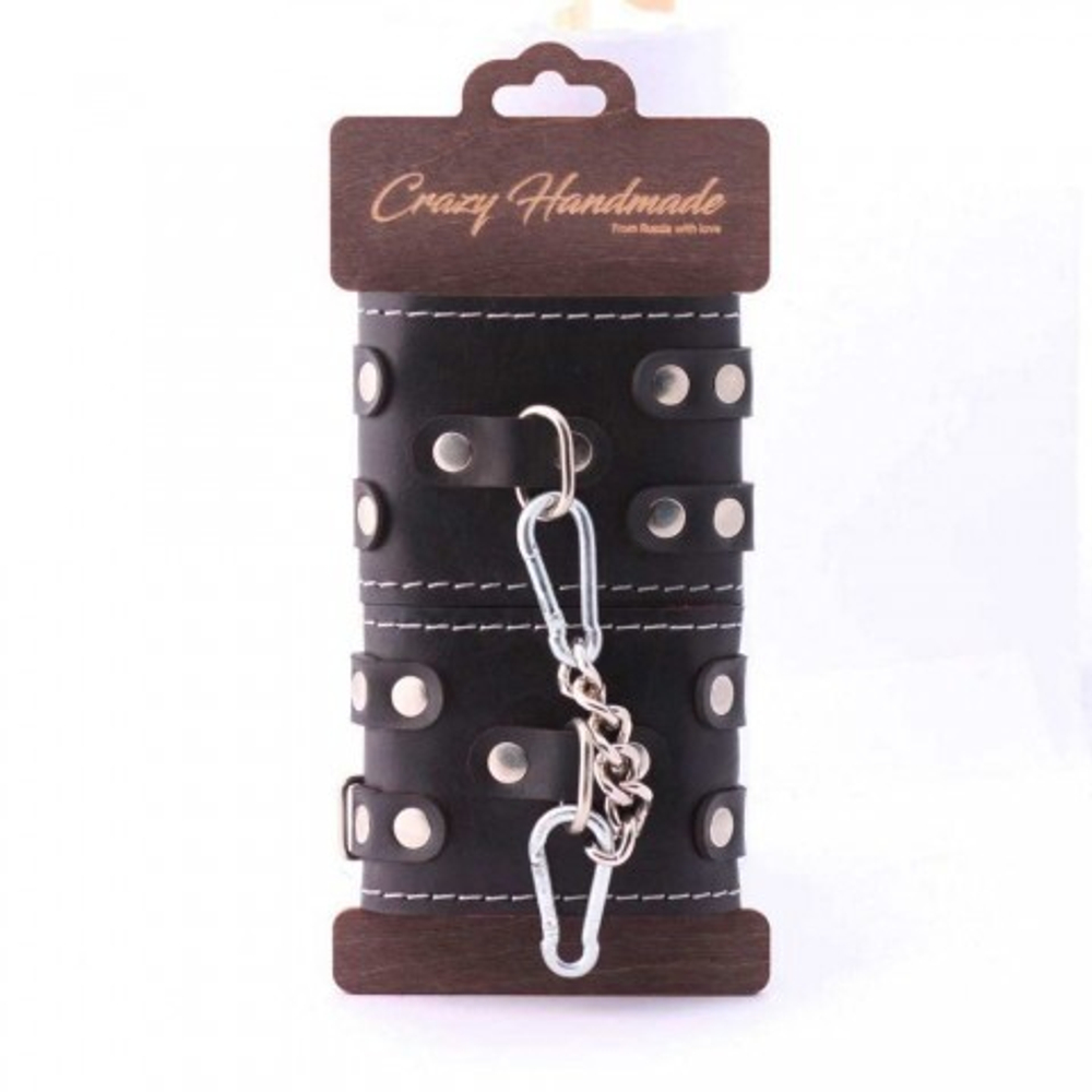 Наручники из кожи с двумя ремнями и красной подкладкой