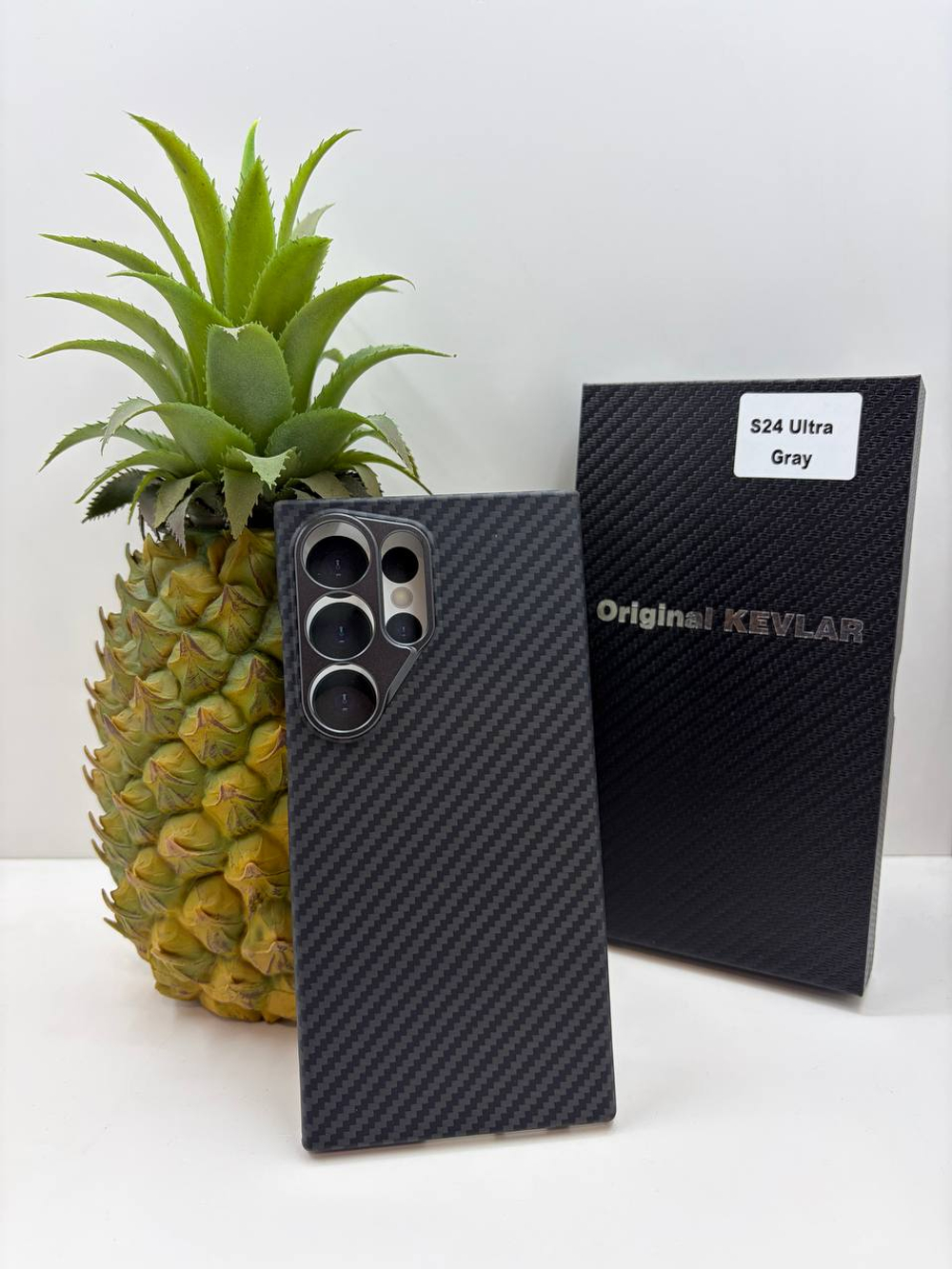 Оригинальный карбон для iPhone 15