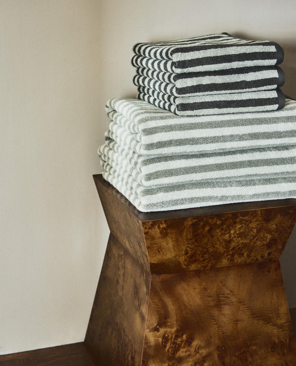 Zara Home Полотенце для лица и рук из хлопка, зелёный, в полоску · 1518/013