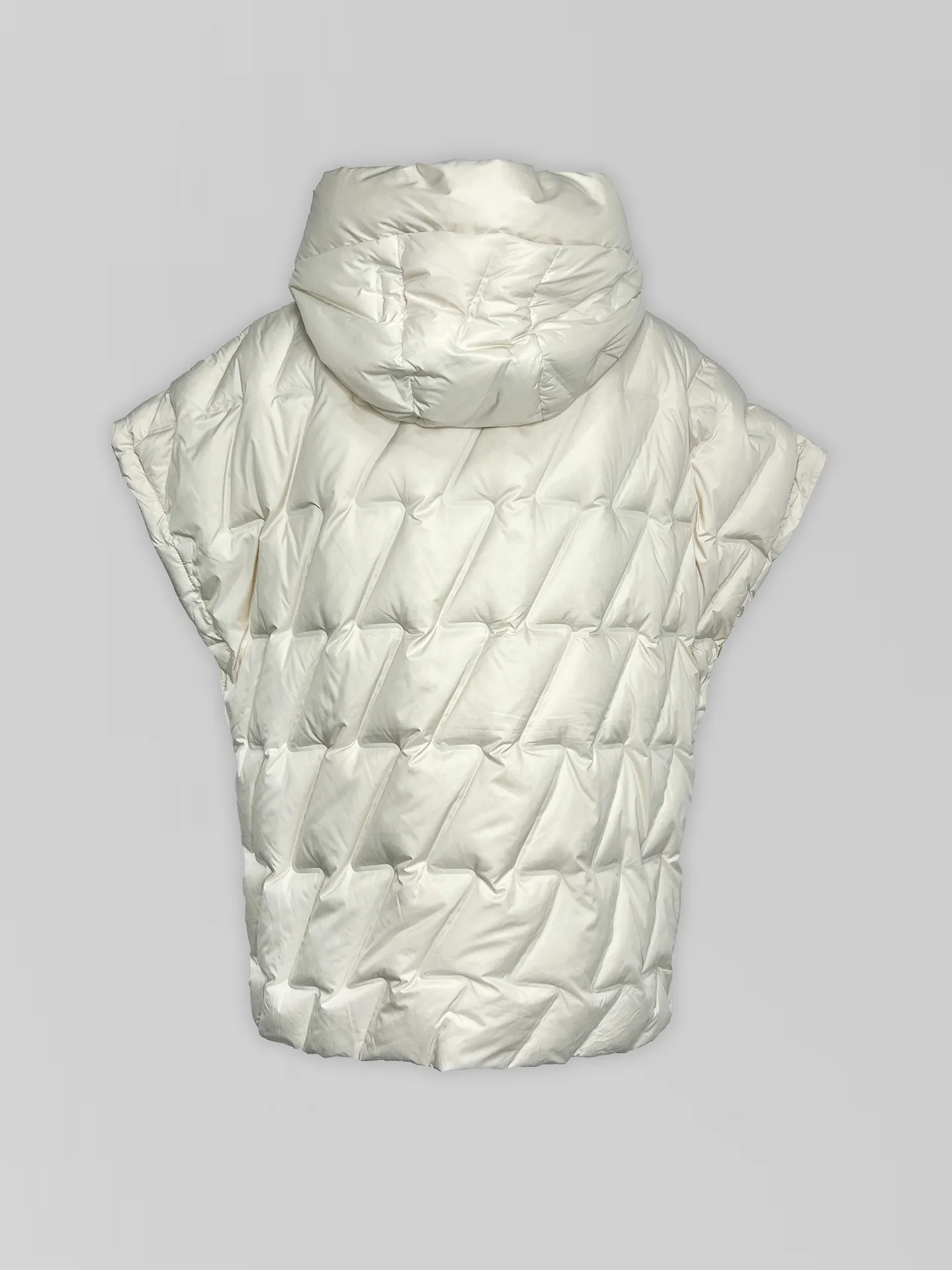 Жилетка 1209 удлиненный с капюшоном на кнопках сбоку