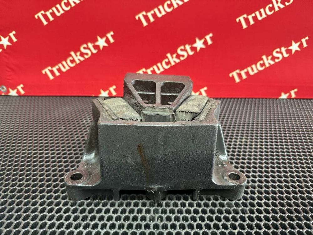 Подушка двигателя задняя