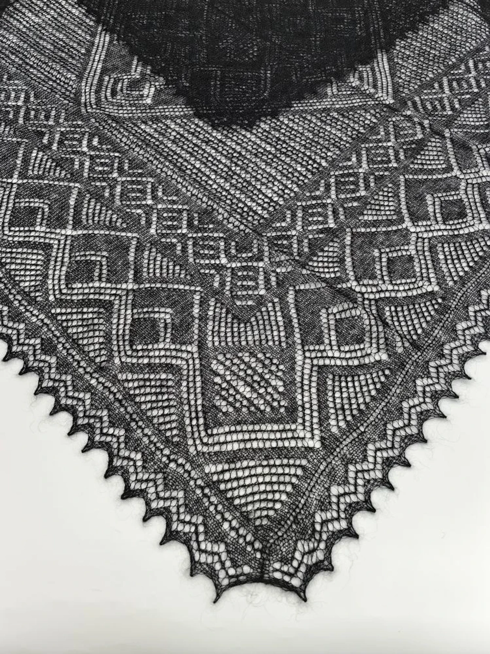 Оренбургский пуховый платок-паутинка А100-07 черный