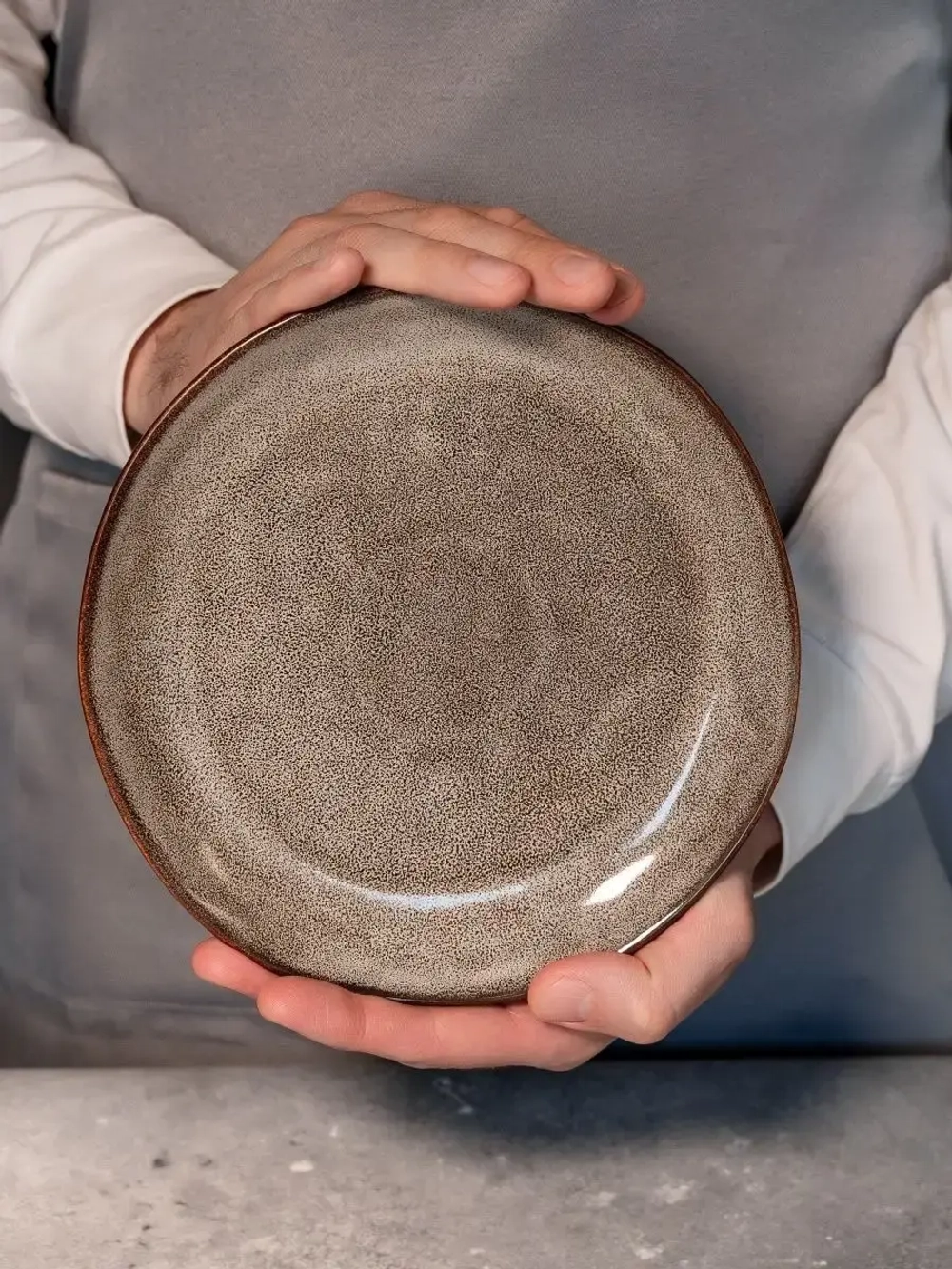 Набор из 2 тарелок 21 см мятый фарфор серая