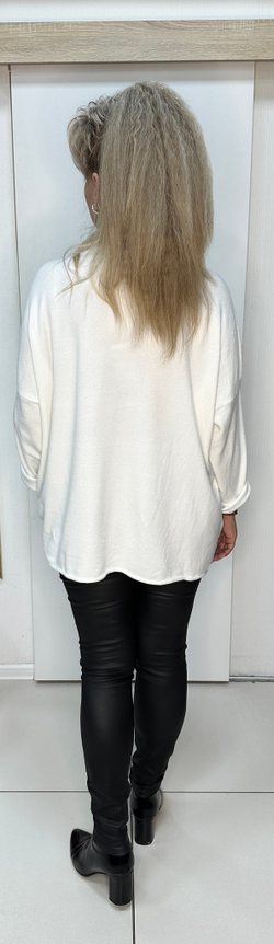 Светлый джемпер-туника с блестящим напылением