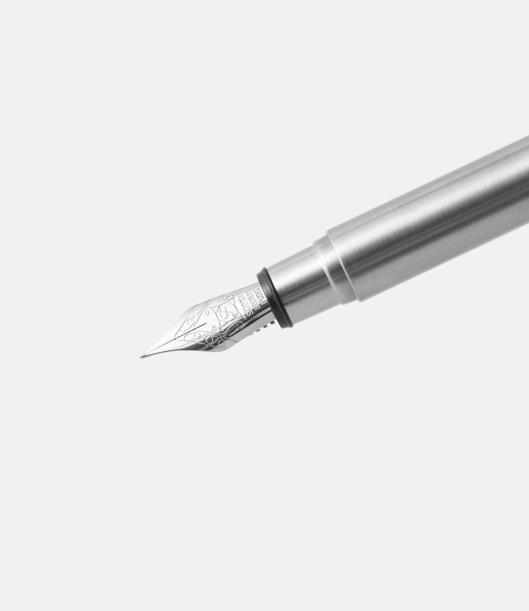 TIJ Fountain Pen — перьевая ручка из титана