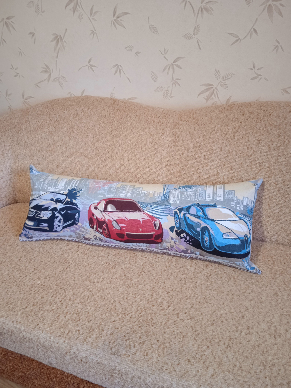 Декоративный гобеленовый чехол Три машины 34х87