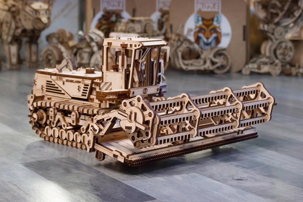 Комбайн из дерева “Косилка самоходная CS-150” от EWA от EWA - Деревянный конструктор, сборная механическая модель, 3D пазл