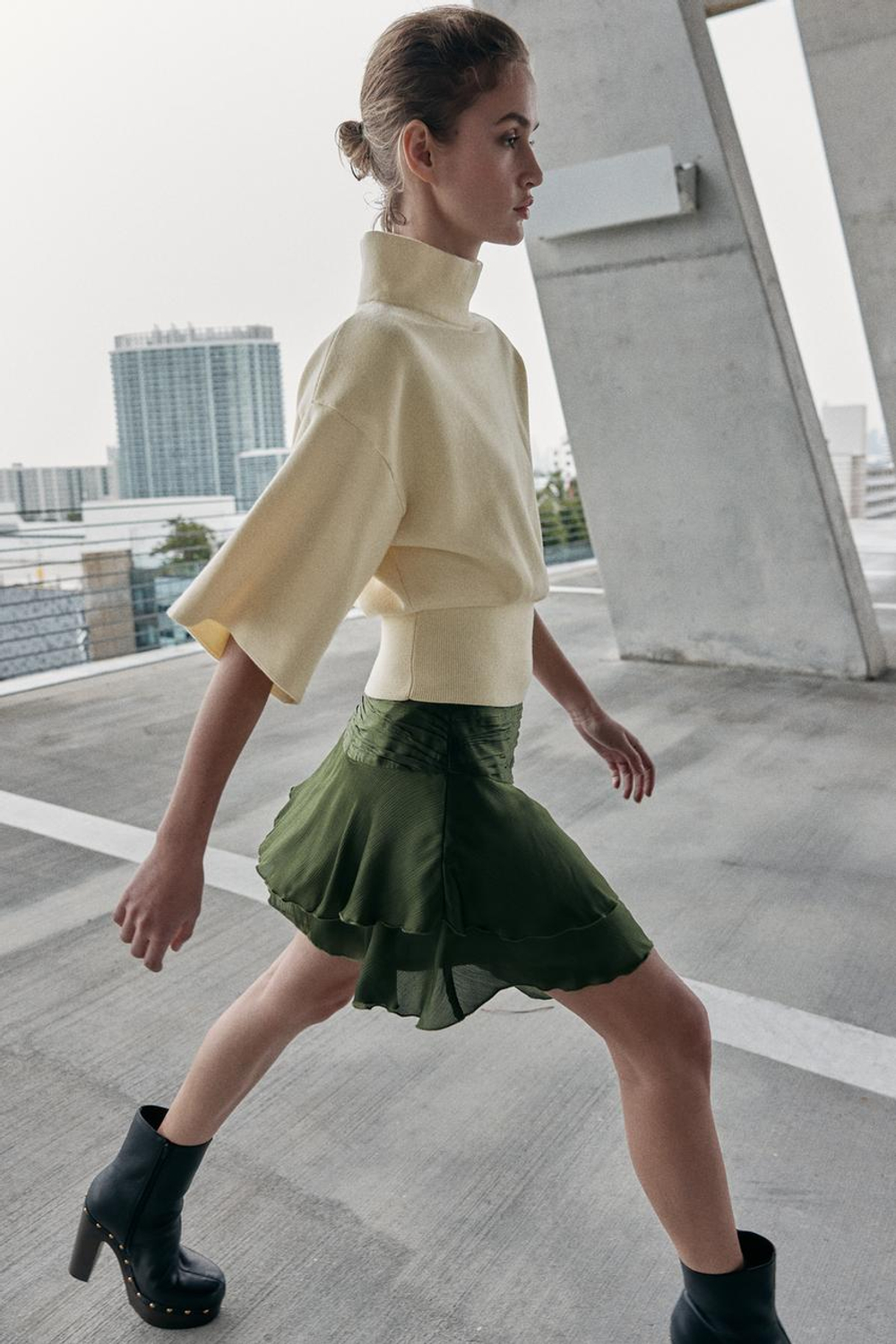 ZARA ВЯЗАНЫЙ ДЖЕМПЕР С КОРОТКИМ РУКАВОМ И ПОДПЛЕЧНИКАМИ, ЦВЕТ СЛИВОЧНОГО МАСЛА