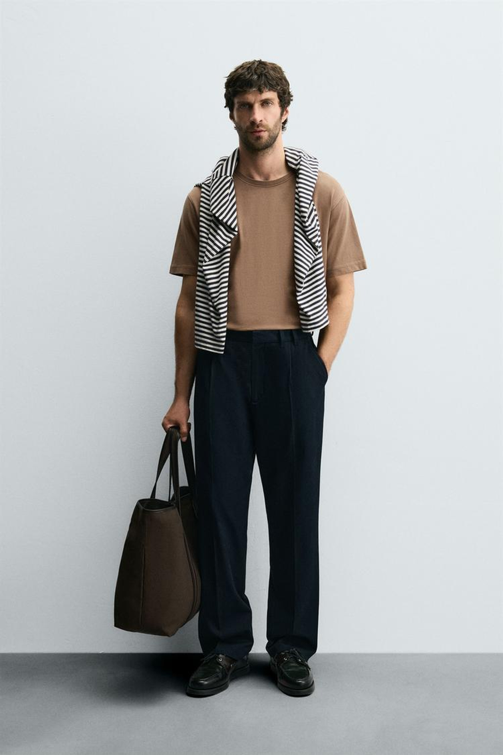 ZARA ФУТБОЛКА С ЭФФЕКТОМ ПОТЕРТОСТИ СТАНДАРТНОГО КРОЯ, СВЕТЛО-КОРИЧНЕВЫЙ