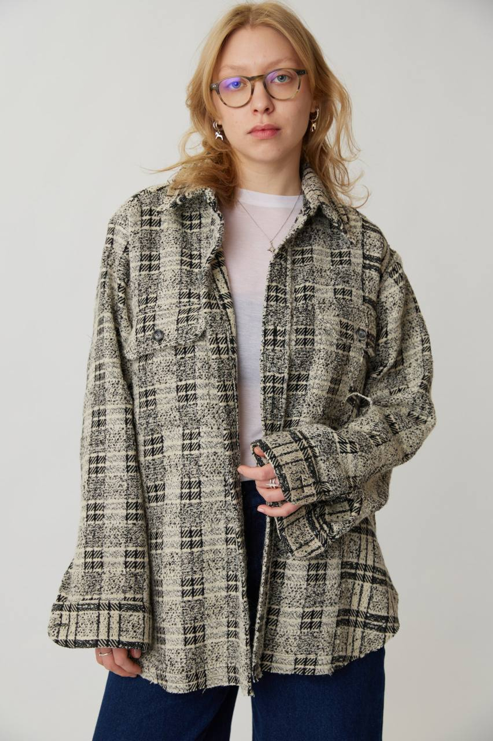 Объемная рубашка черная в белую клетку