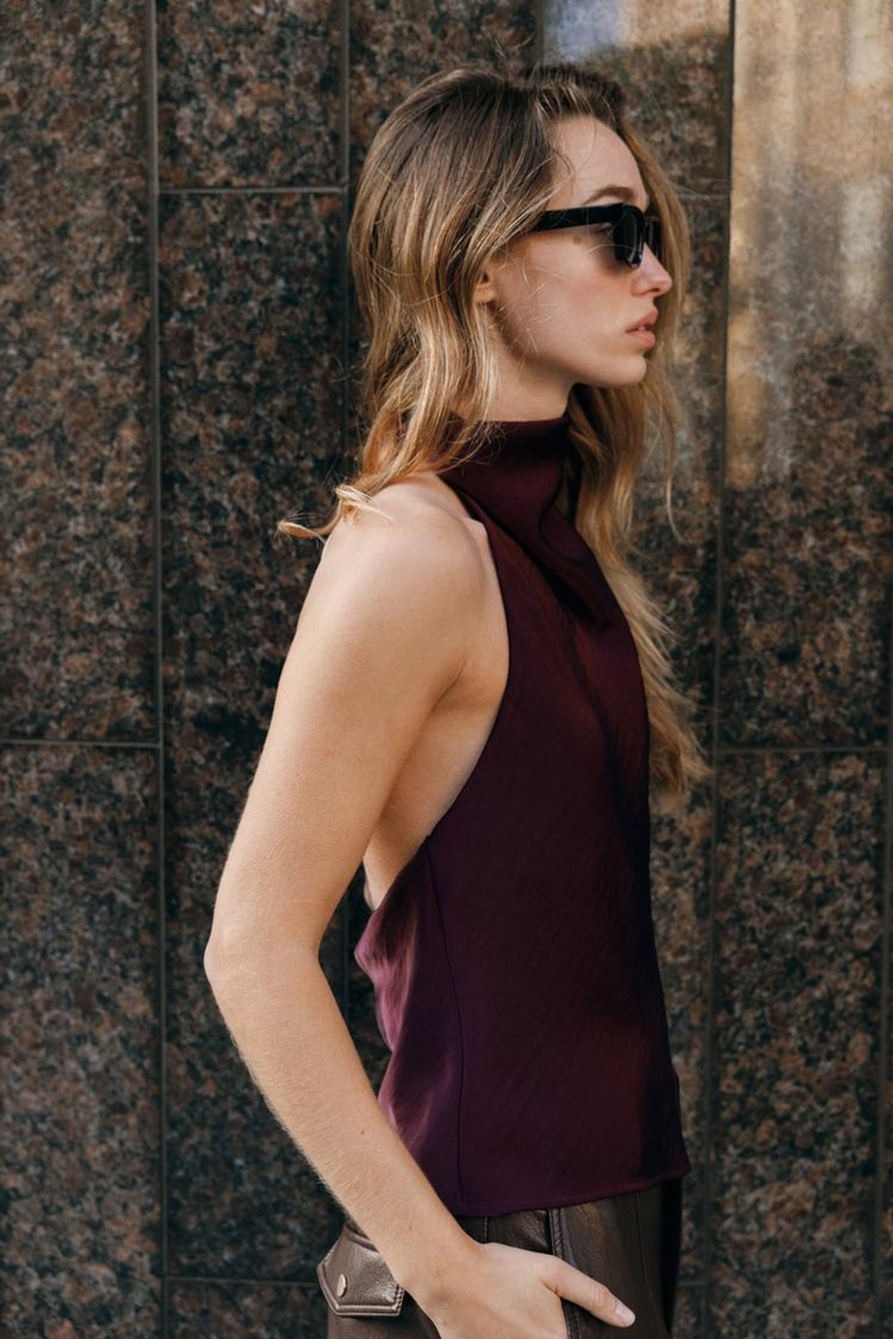 ZARA АТЛАСНЫЙ ТОП С ГОРЛОВИНОЙ ХАЛТЕР, БУРГУНДИ