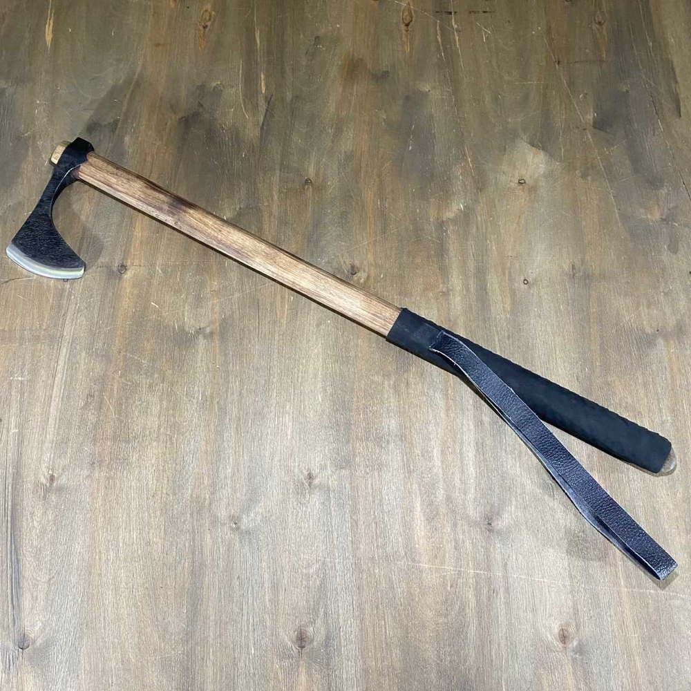 Топор кованый тип 5, на древке (берёза)
