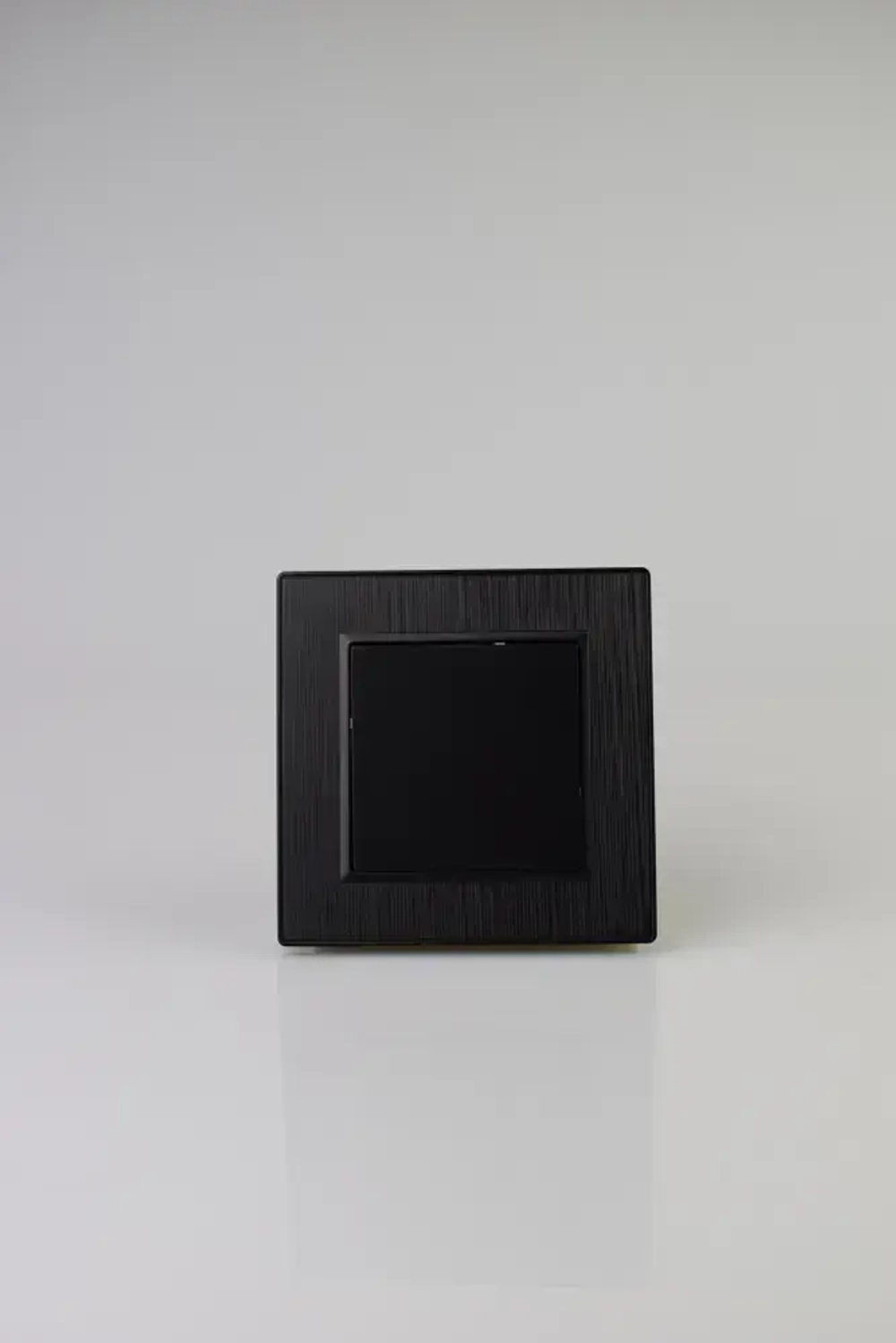 Выключатель одноклавишный черный