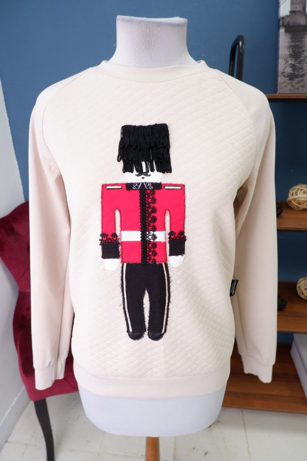 Джемпер Karnacheva модный с принтом 44 размер