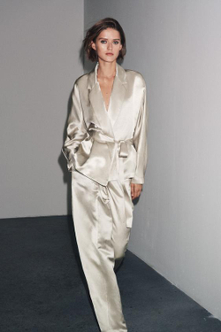 ZARA БРЮКИ С ЗАЩИПАМИ ИЗ САТИНА — ZW COLLECTION, КАМЕННО-СЕРЫЙ