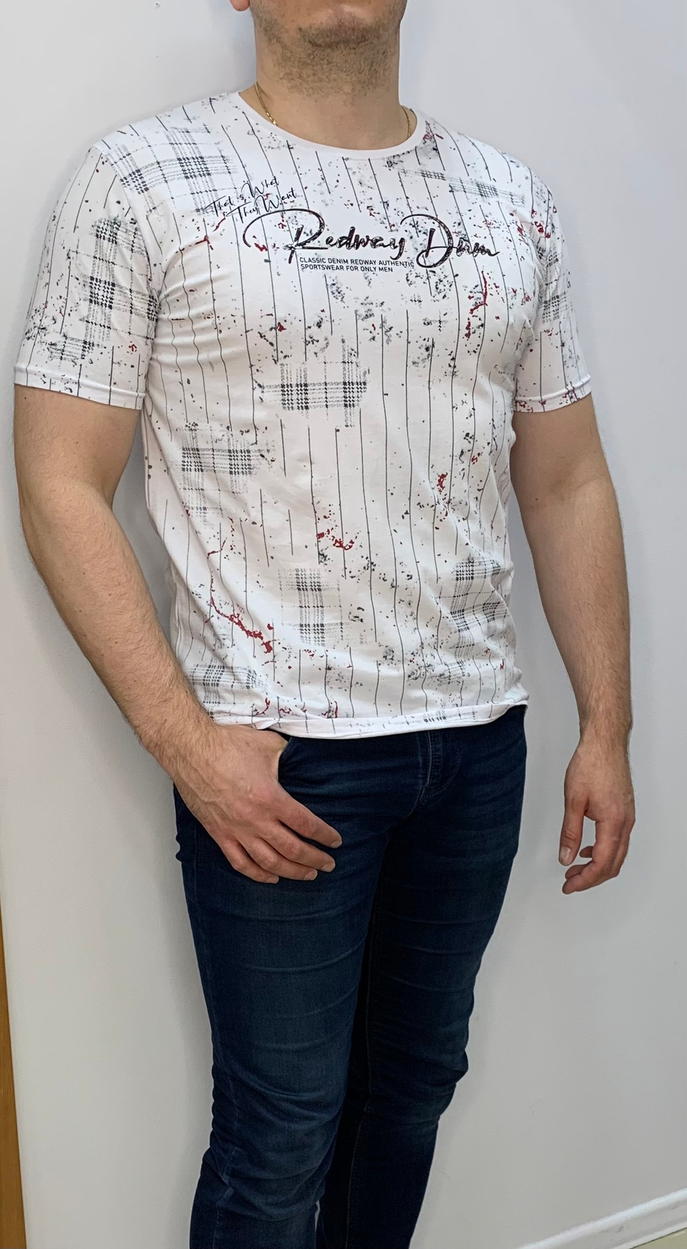 Мужская футболка из хлопка в белом цвете