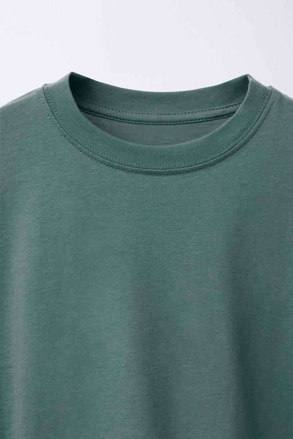 ZARA НАБОР ИЗ ТРЕХ ОДНОТОННЫХ ФУТБОЛОК В ПОЛОСКУ, ОТТЕНКИ ЗЕЛЕНОГО