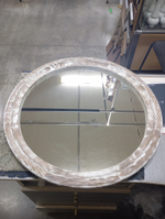 Зеркало круглое в деревянной раме