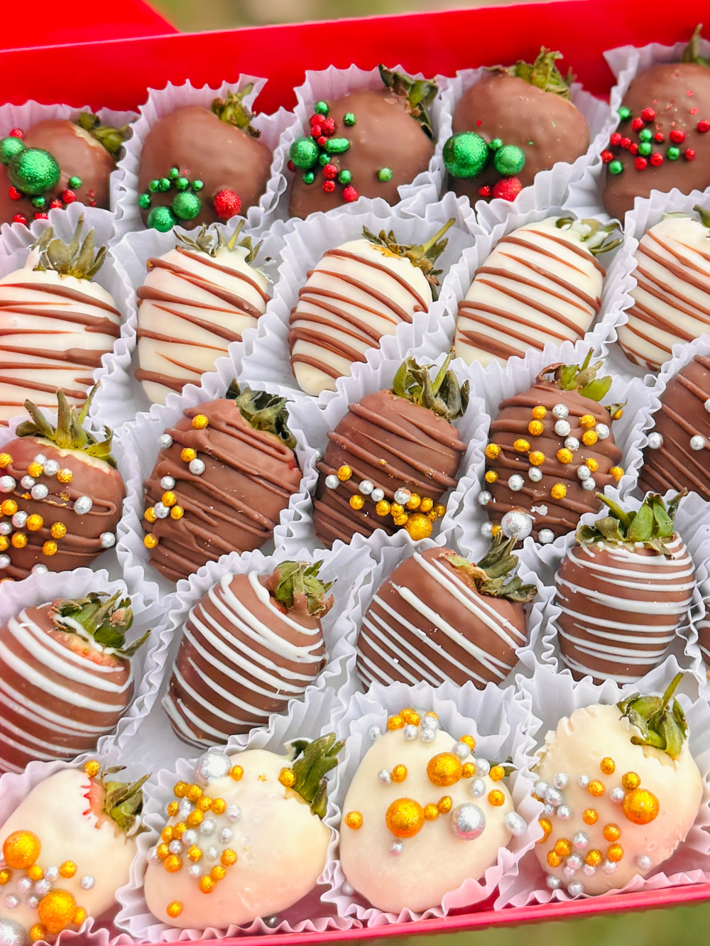 Клубника в шоколаде «Новогодний», 16-25 ягод