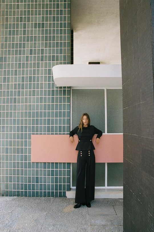 ZARA БРЮКИ ИЗ САРЖИ С ПУГОВИЦАМИ, ТЕМНО-СЕРЫЙ