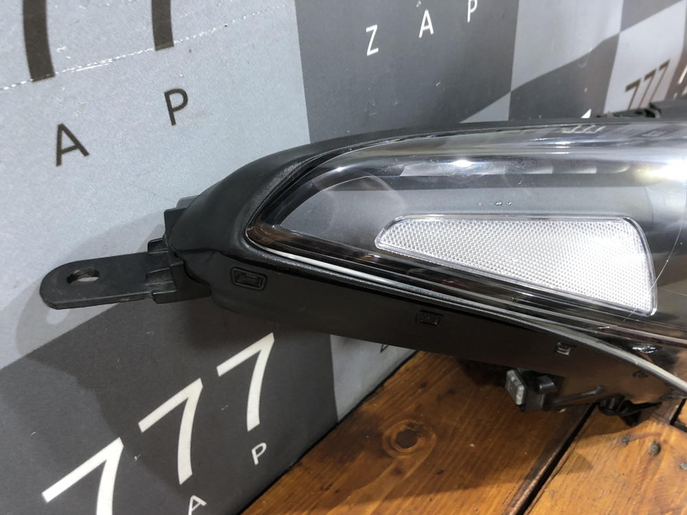 Фара правая галоген Kia Sportage 4 (QL) 16-18 Б/У Оригинал 92102F1010