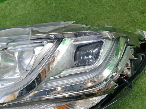 Битая Фара левая Toyota Alphard 3 (2015-2017) LED
