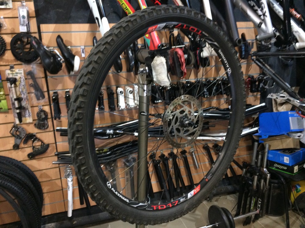 Колесо переднее 26 Alexrims TD17 / Sram X9 100×QR + покрышка WTB Velociraptor + ротор Shimano RT51 160мм