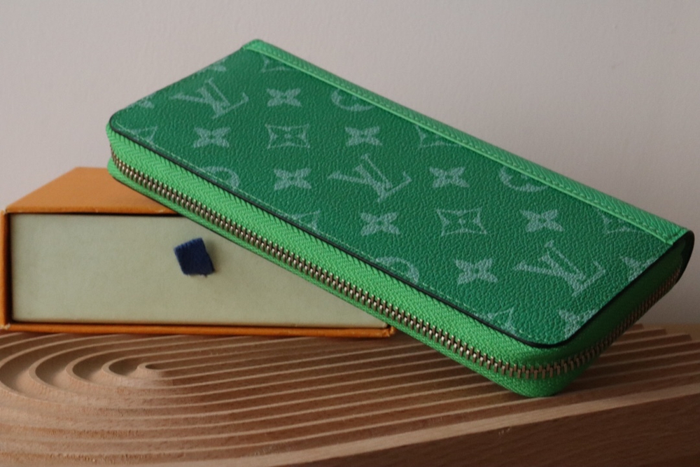Louis Vuitton Zippy Vertical Wallet