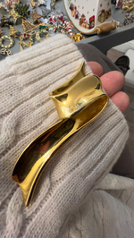 Крупная брошь лента