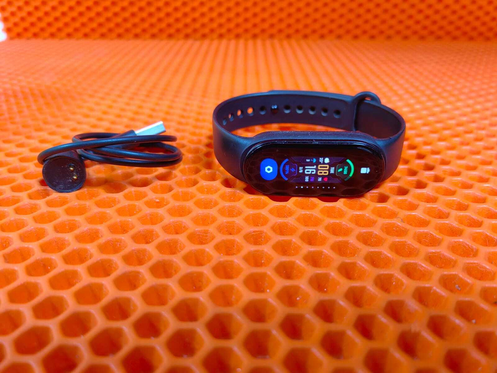 Фитнес-браслет Xiaomi Mi Smart Band 7