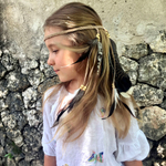 Повязка на голову с перьями (беж, светлые бусины)