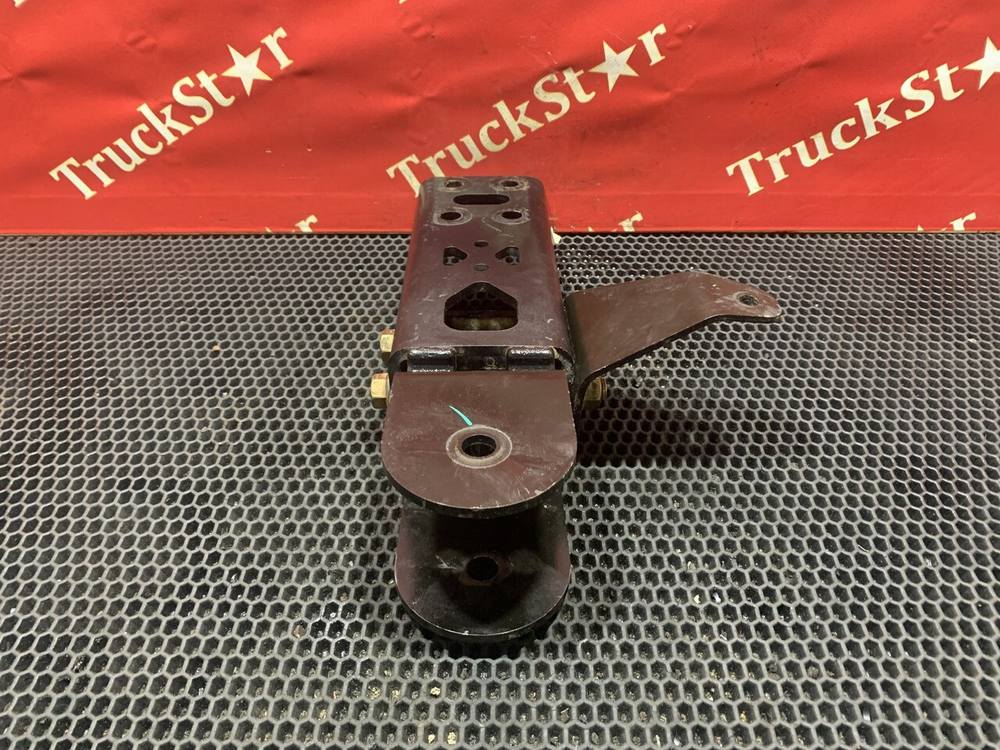 Кронштейн передней подвески кабины 2023г.