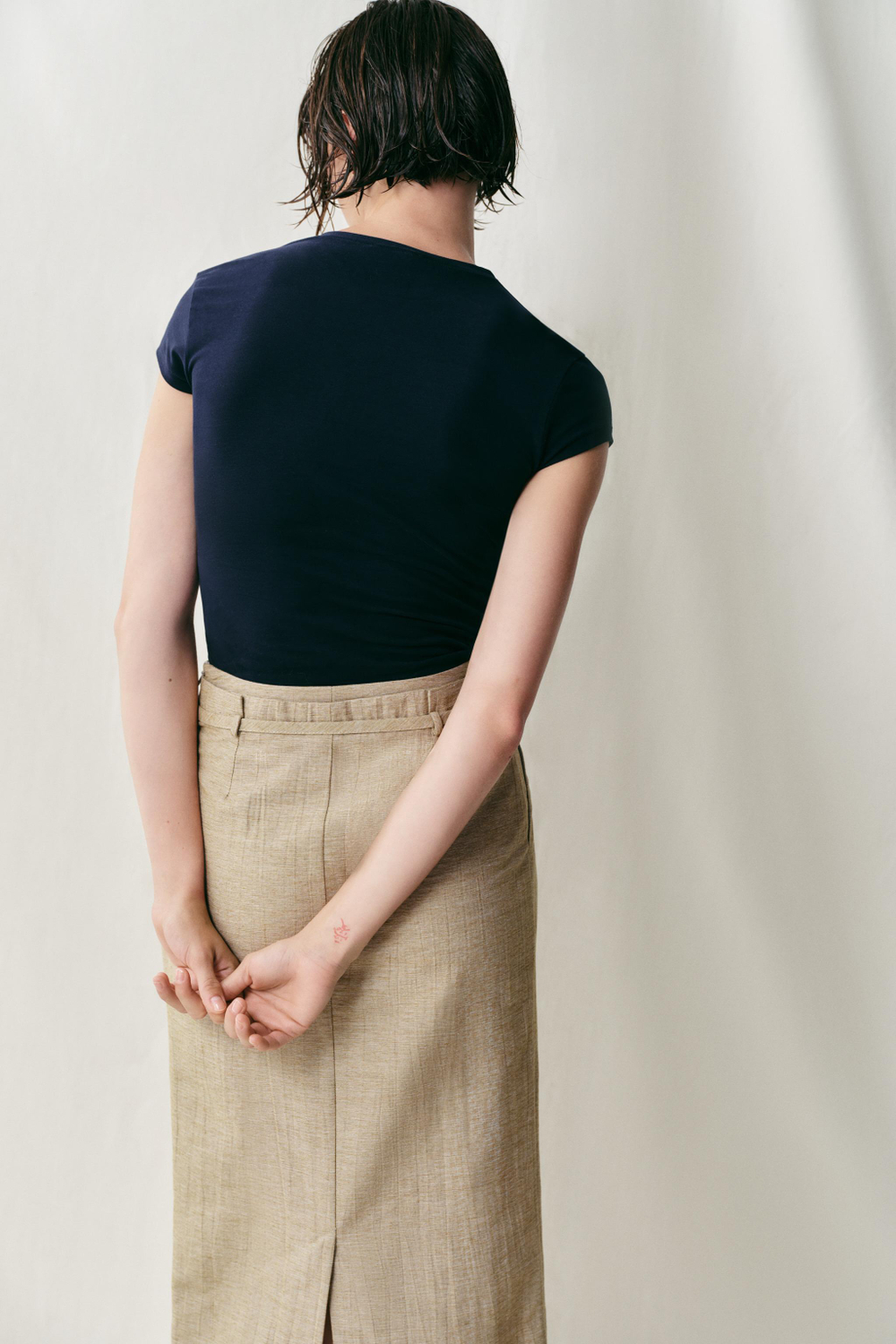 ZARA ФУТБОЛКА ОБЛЕГАЮЩЕГО КРОЯ С КОРОТКИМИ РУКАВАМИ, ТЕМНО-СИНИЙ