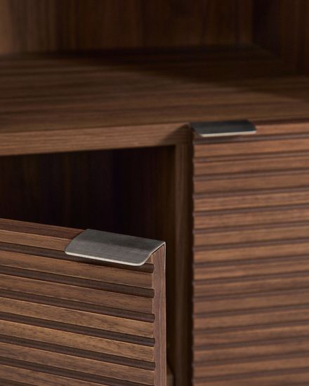 Высокий 4-дверный буфет Norlen из орехового шпона