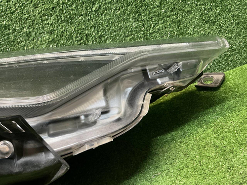 Фара правая Maserati Levante (2020-2024) LED