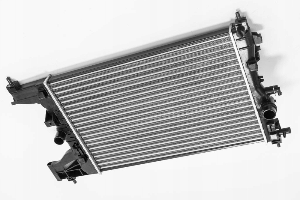 Радиатор охлаждения Opel Astra J