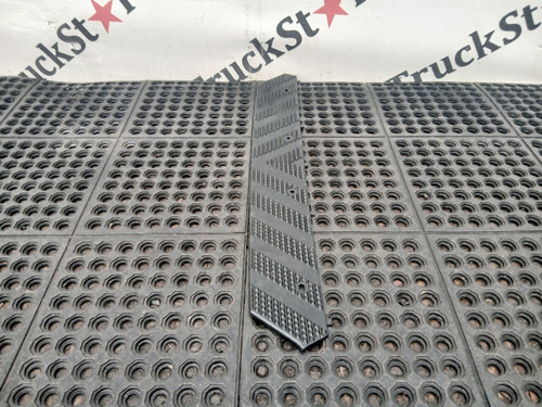 Накладка ступенька бампера