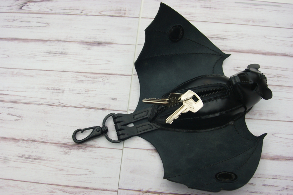 Подвеска на ремень "Летучая мышь" для ключей и мелочей