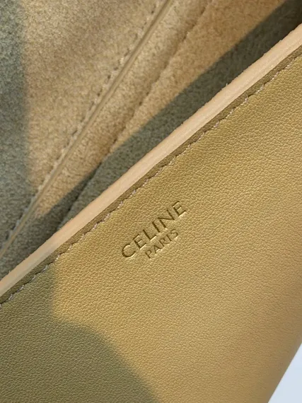 Сумка CELINE SOFT TRIOMPHE BESACE IN SUPPLE SHINY LAMBSKIN