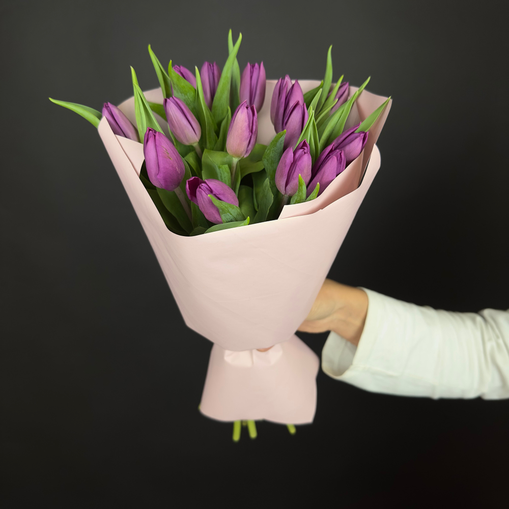 Bouquet of 15 violet tulips