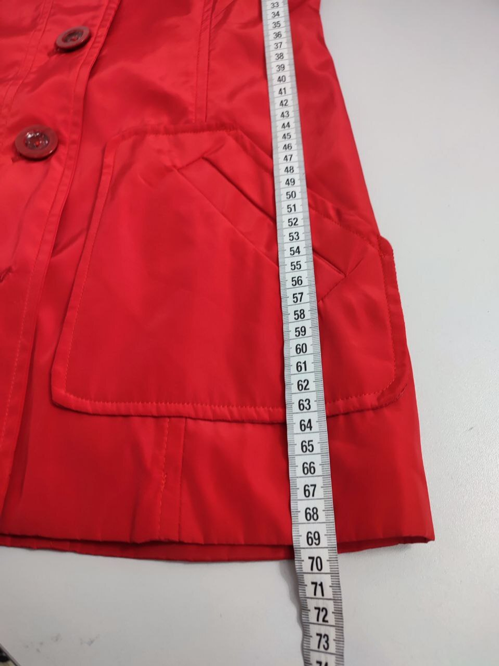 Ветровка яркого цвета 46 размер