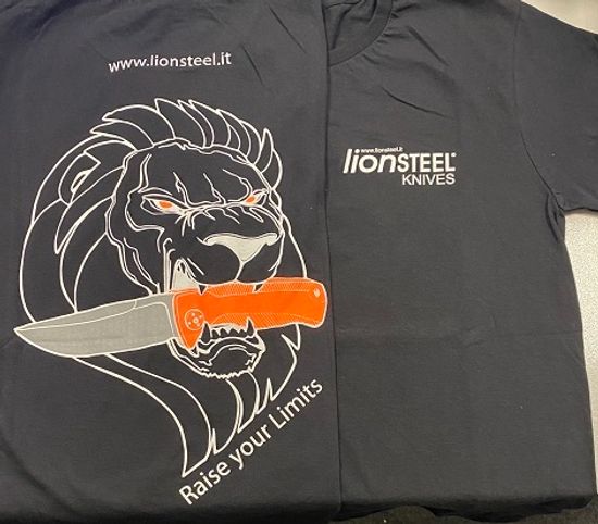 Футб.мужск.,черн.,задняя сторона лев+лого RAISE YOUR Limits, на груди надпись,разм.M