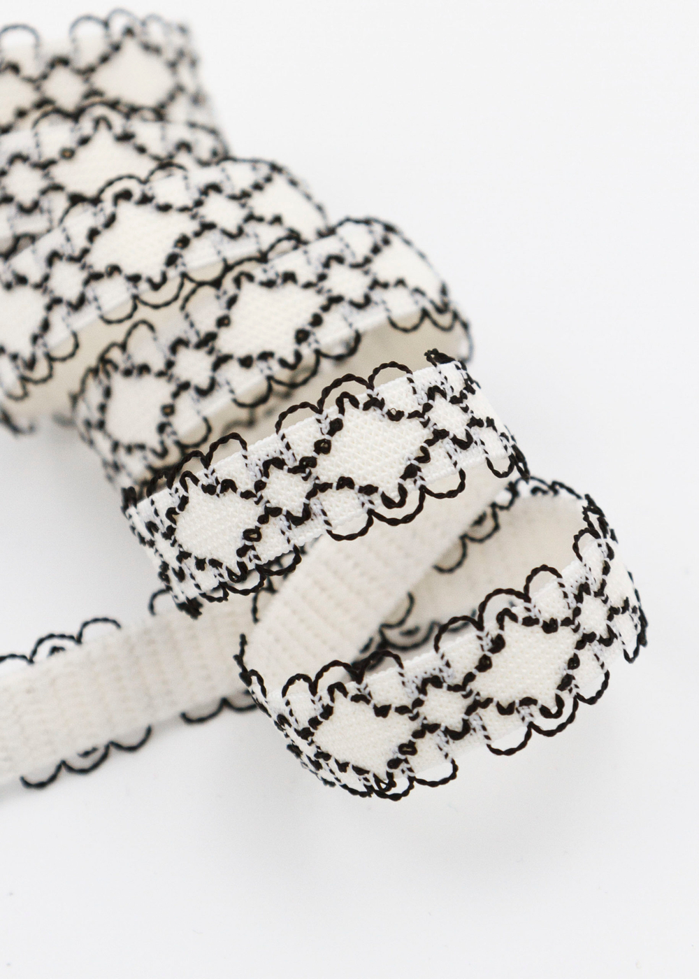 Резинка бретелечная белая с черным орнаментом 10 мм Lauma (Латвия)