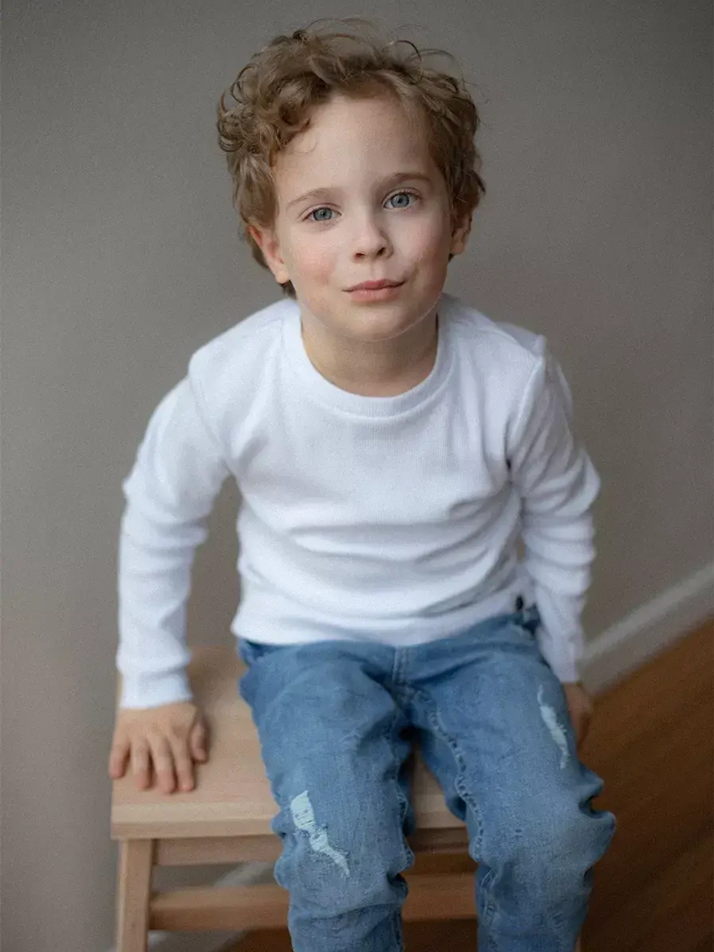 Белый лонгслив детский в школу